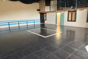 Sala per feste /scuola di ballo/palestra