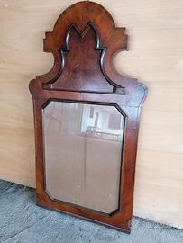 Cornice di pregio in legno