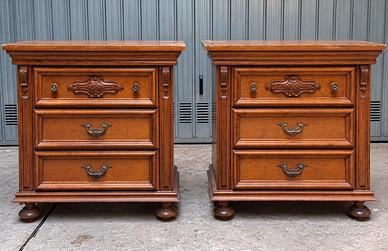 Coppia di comodini vintage in legno con 3 cassetti