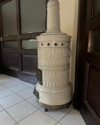 Stufa antica in ceramica