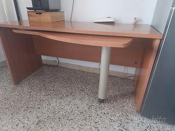 scrivania con isola estraibile