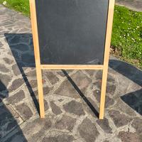 Lavagna Bifacciale in Legno: Creatività per Bambin