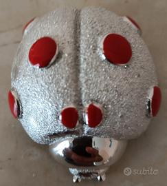 Coccinella ricoperta d argento 