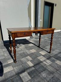 Scrittoio in legno di noce