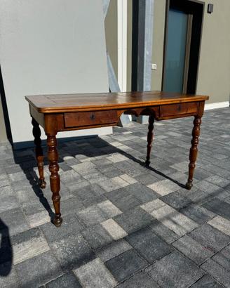 Scrittoio in legno di noce