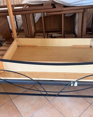 Letto tavolo e sedie