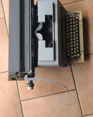 Macchina da srivere olivetti linea 98
