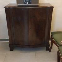 Mobile d'epoca restaurato a nuovo