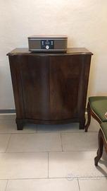 Mobile d'epoca restaurato a nuovo