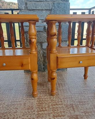 Comodino in legno di pino