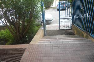 Ufficio al piano rialzato con veranda e cortile