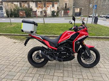 MOTO MORINI X-Cape 650 .