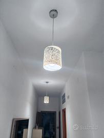 numero due lampadari buone condizioni 