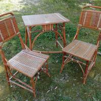 Tavolino scrivania e due sedie anni 30 in rattan