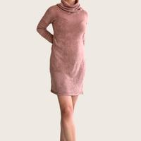 Vestito rosa antico a collo alto in maglia