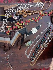 Collane, bracciali, scaldamuscoli