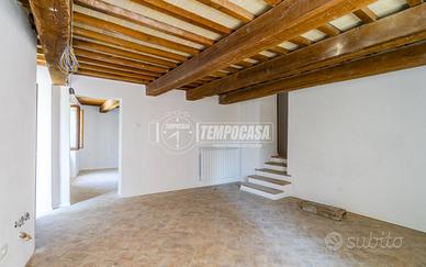 Casa indipendente a Camerino 3 locali