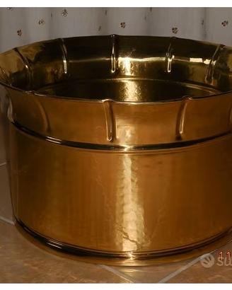 Portavaso artigianale nuovo in ottone