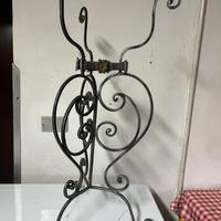 Porta vaso in ferro battuto a mano