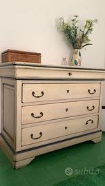 Comò di valore in legno massello