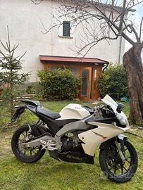 APRILIA RS4 125 2011 MOTO DA STRADA