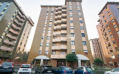 TRILOCALE ALL'OTTAVO PIANO CON BOX E TERRAZZINO!