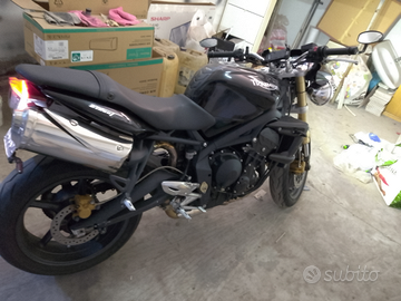 Moto Triumph street triple 675
