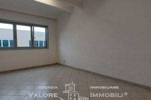 Capannone a Livorno, 3 locali