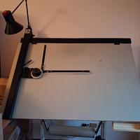 Tavolo da disegno con tecnigrafo