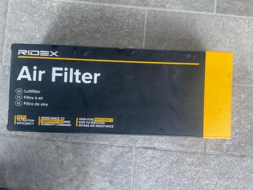 Filtro aria e confezione pasticche per freni.