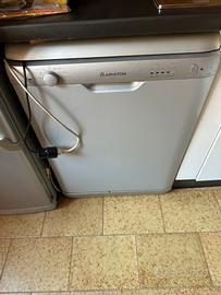 Lavastoviglie funzionante ariston L68