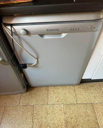 Lavastoviglie funzionante ariston L68