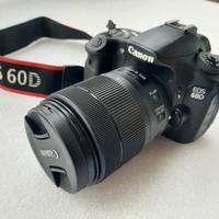 CANON EOS 60D CON OBIETTIVO EF 18-135 f/3,5-5,6 IS
