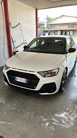 A1 sportback identify 30 tsfi sline ide. B.