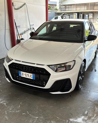 A1 sportback identify 30 tsfi sline ide. B.