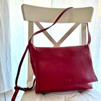 Borsa di pelle rossa artigianale