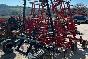 Vibrocoltivatore semi-portato usato Fraternali