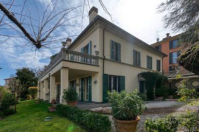 Villa di 311 m² con più di 5 locali a Bologna