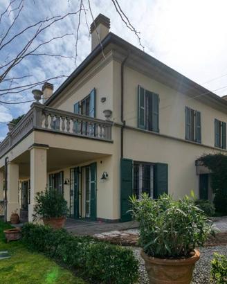 Villa di 311 m² con più di 5 locali a Bologna