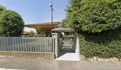 Immobile in asta di 1008 m² con 4 locali e box aut