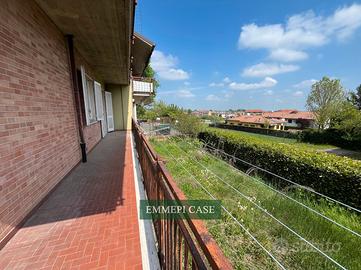 Appartamento TERMO AUTONOMO con giardino e garage