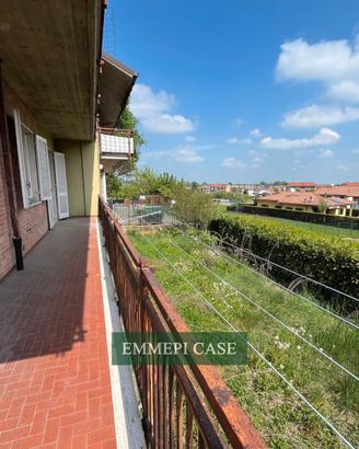 Appartamento TERMO AUTONOMO con giardino e garage