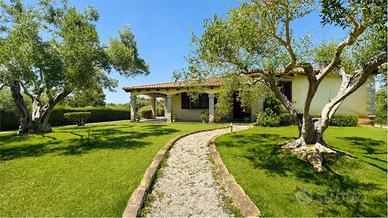 Villa immersa nel verde con depandance