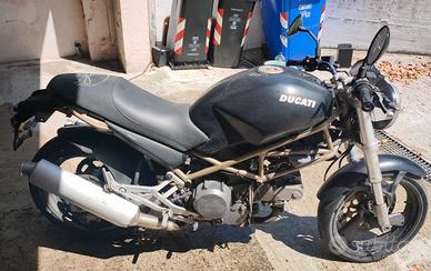 Monster dark del 98 600cc  a carburatori