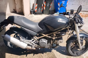 Monster dark del 98 600cc  a carburatori