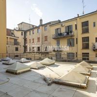 2 LOCALI CON TERRAZZO