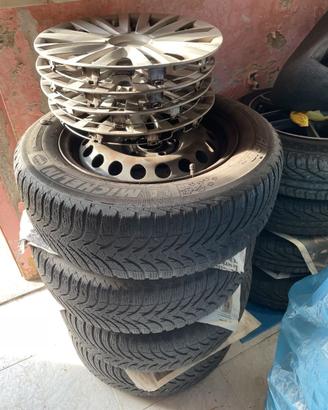 gomme invernali più cerchioni in acciaio più copri