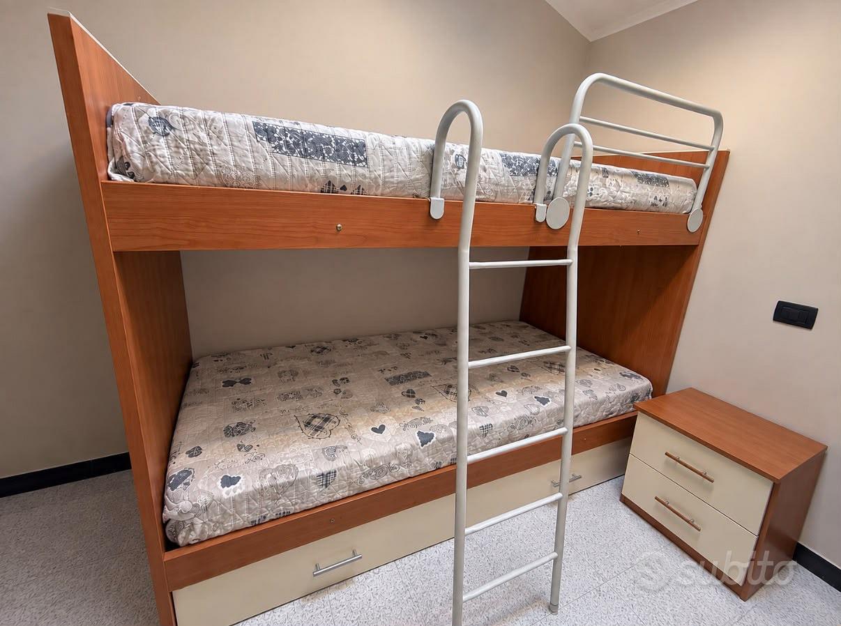 Cameretta castello 3 letti + materassi e armadio - Arredamento e ...