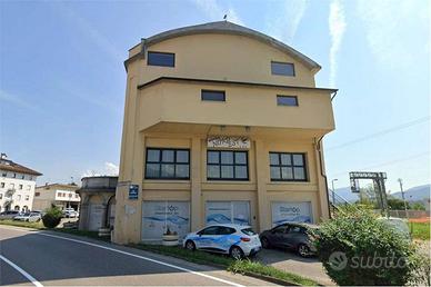 Immobile in asta di 519 m² con più di 5 locali a S