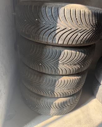 Gomme Michel 205 60 R16 invernali